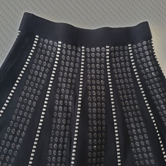 NWT Printed Sweater Skirt Elastic Waist (Fits XS) - Picture 6 of 9